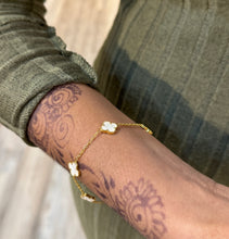Load image into Gallery viewer, Clover Bracelet
