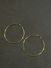 Load image into Gallery viewer, Classic Gold Hoop Earrings