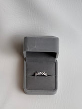 Load image into Gallery viewer, Clover Moissanite Ring