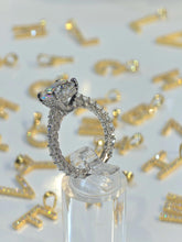 Load image into Gallery viewer, Round Halo Moissanite Ring