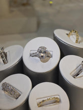 Load image into Gallery viewer, Oval Moissanite Ring