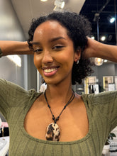 Load image into Gallery viewer, Philippines Shell Necklace