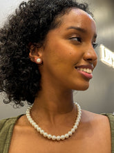 Load image into Gallery viewer, Classic Pearl Necklace