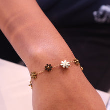 Load image into Gallery viewer, Gold Daisy Chain Bracelet