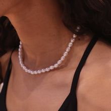 Load image into Gallery viewer, Gold & Pearl Necklace