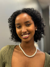 Load image into Gallery viewer, Classic Pearl Necklace