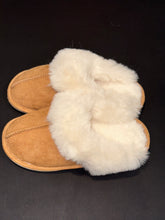 Load image into Gallery viewer, Fur Slippers