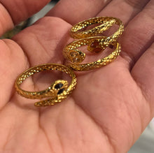 Load image into Gallery viewer, Gem Eye Snake Ring
