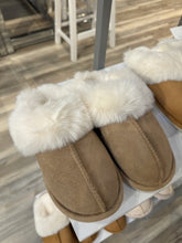 Load image into Gallery viewer, Fur Slippers