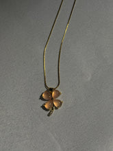 Load image into Gallery viewer, Pink Clover Necklace
