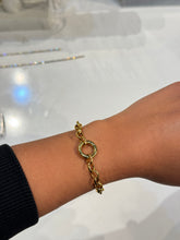Load image into Gallery viewer, Gold Chain Link Charm Clasp Bracelet