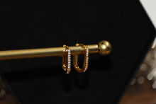 Load image into Gallery viewer, Margot Huggies