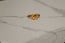 Load image into Gallery viewer, Gold Flower Ring