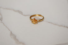 Load image into Gallery viewer, Gold Flower Ring