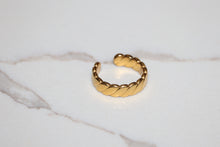 Load image into Gallery viewer, Gold Cassy Ring