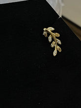 Load image into Gallery viewer, Leaf Stud Earrings