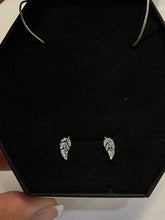 Load image into Gallery viewer, BeLeaf Me Earrings