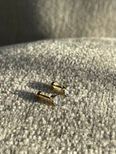 Load image into Gallery viewer, Stud Earrings
