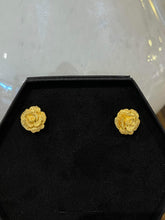 Load image into Gallery viewer, Shimmer Flower Earrings