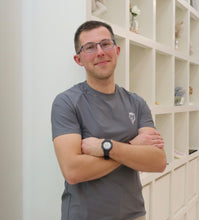 Load image into Gallery viewer, Men’s Gray Short Sleeve Active Wear T-Shirt
