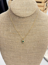 Load image into Gallery viewer, Dainty Oval Necklace
