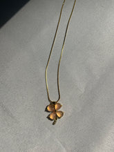 Load image into Gallery viewer, Pink Clover Necklace
