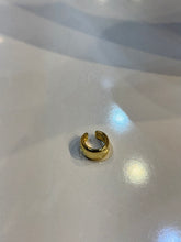 Load image into Gallery viewer, Pola Ear Cuff
