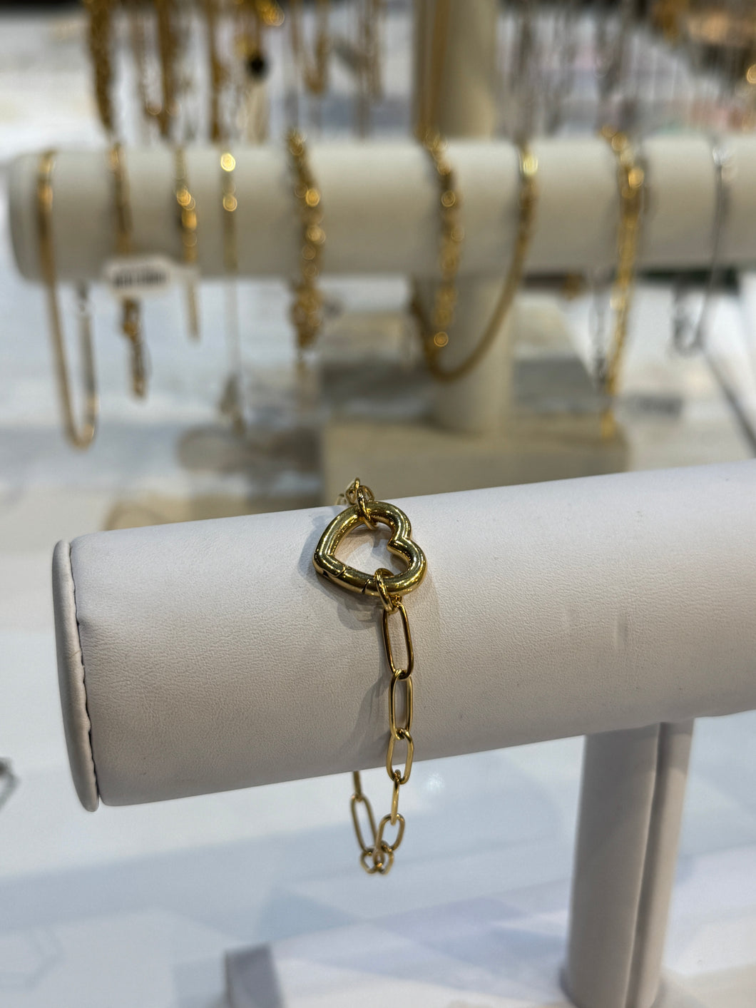 Gold Heart Clasp Oval Link Bracelet