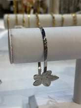 Load image into Gallery viewer, Silver Lily Flower Herringbone Bracelet
