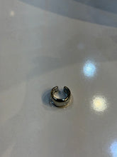 Load image into Gallery viewer, Pola Ear Cuff
