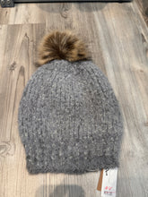 Load image into Gallery viewer, Pom Winter Hat
