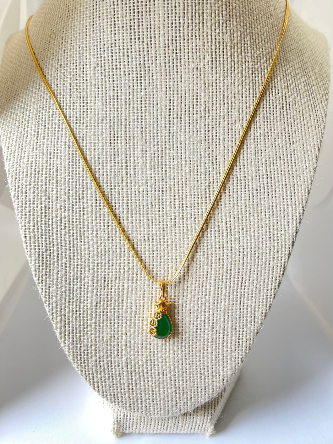 Women's Classic And High Quality Queen Jade Necklace